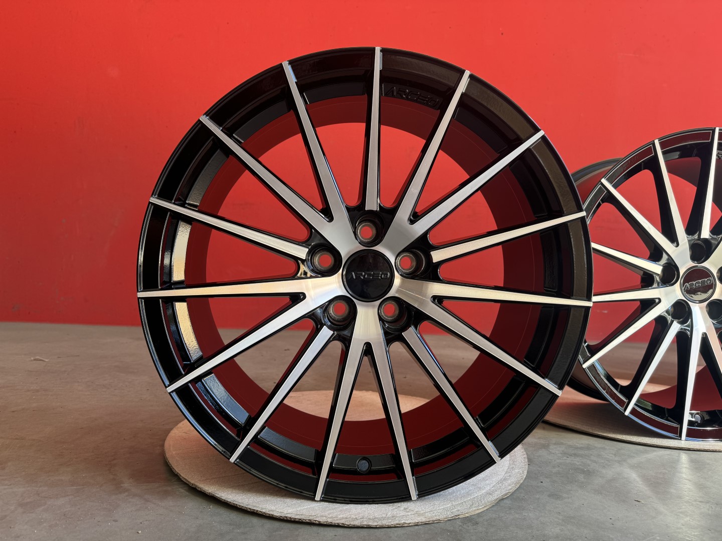 R19 5x112 (73,1) ARCEO LISBON 8.5J ET30 BLACK DIAMOND 