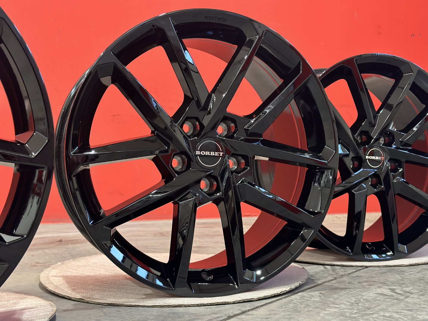 R18 5x112 (66.5) Borbet N Black Glossy 8J ET49 