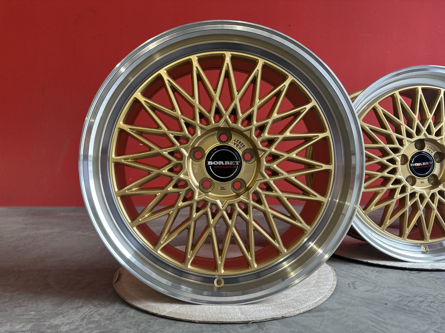 R20 5x112 (66,5) Borbet B 8.5J ET45 GOLD RIM POLISHED 