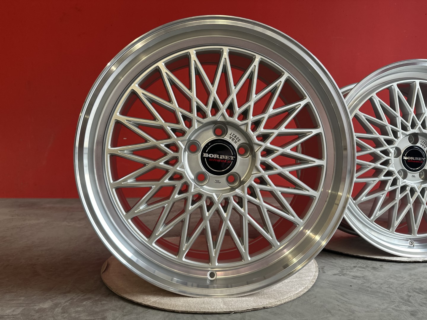 R20 5x112 (66,5) Borbet B 8.5J ET45 SILVER RIM POLISHEF