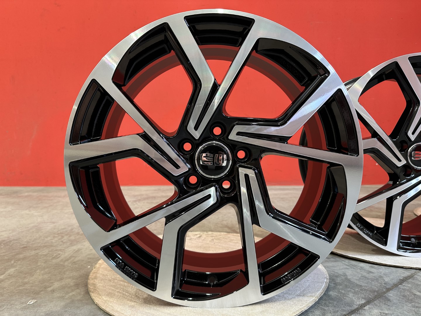 R19 5x112 (57,1) Elite Wheels EW09 CYCLONE 8J ET50 BLACK POLISH