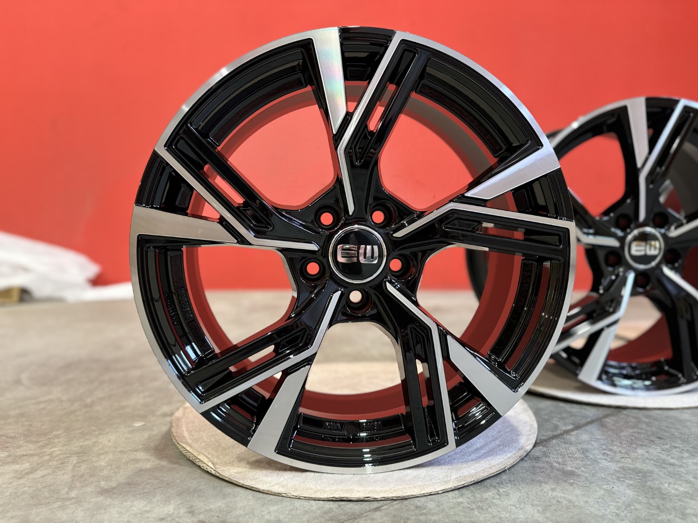 R18 5x112 (66,45) Elite Wheels EW16 THOTH 8J ET26 BLACK POLISH , 18" 8x18  - 599 EUR / 4ks s DPH 