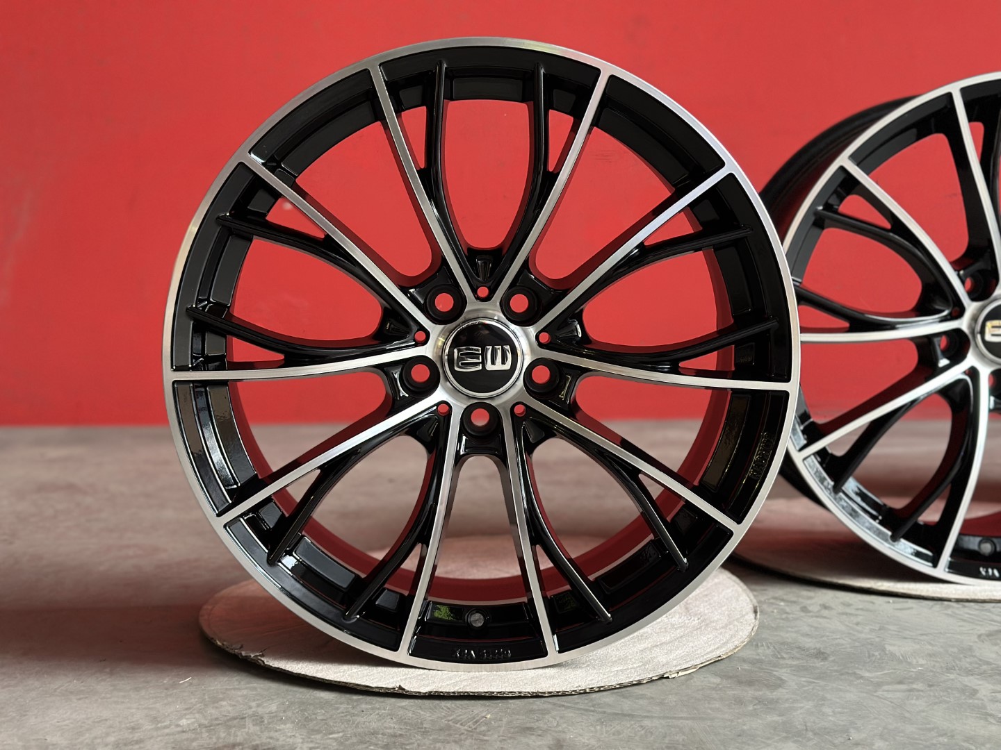 R18 5x112 (66,6) Elite Wheels EW10 LIGHT 8J ET30 BLACK POLISH 