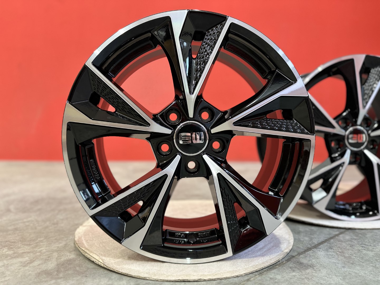 R17 5x112 (66,45) Elite Wheels EW15 LUSTER 7.5J ET45 BLACK POLISH 