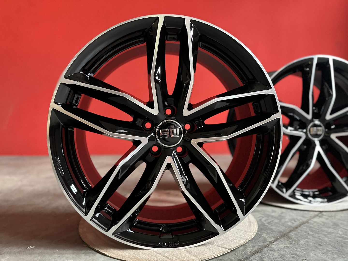 R17 5x112 (66,45) Elite Wheels EW04 MUST 7.5J ET35 BLACK POLISH