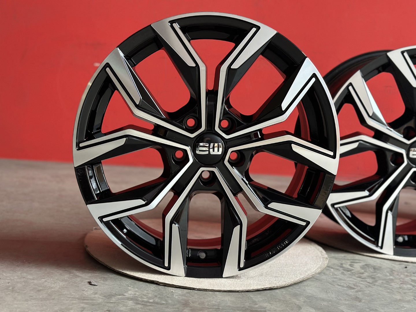 R17 5x114,3 (67,1) Elite Wheels EJ12 VIGOR 7.5J ET40 BLACK POLISHED NEW - 550 EUR
