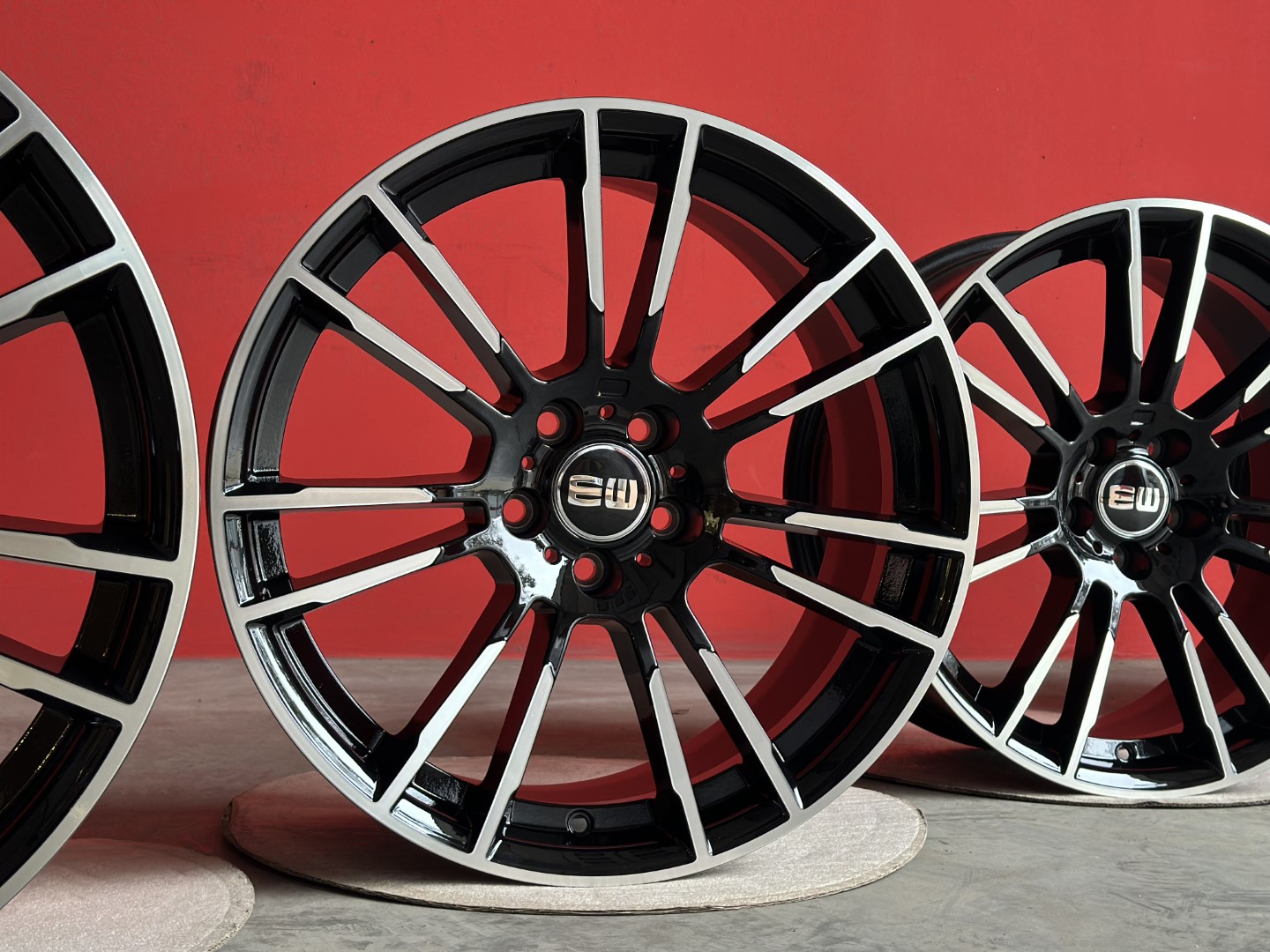 R18 5x120 (72,6) Elite Wheels EW01 STARGAZE 8J ET30 BLACK POLISH 