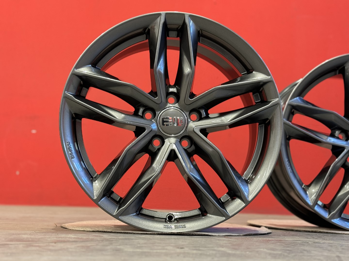 R18 5x112 (66,45) Elite Wheels EW04 MUST 8J ET45 PALLADIUM  