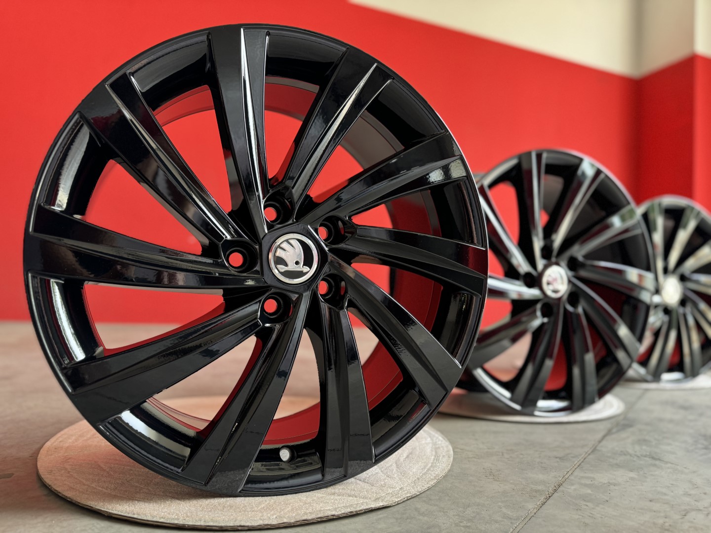R18 5x112 Original Skoda Perseus -  Octavia 4  - 7.5J ET48 Black Mirror OE 5E3601025