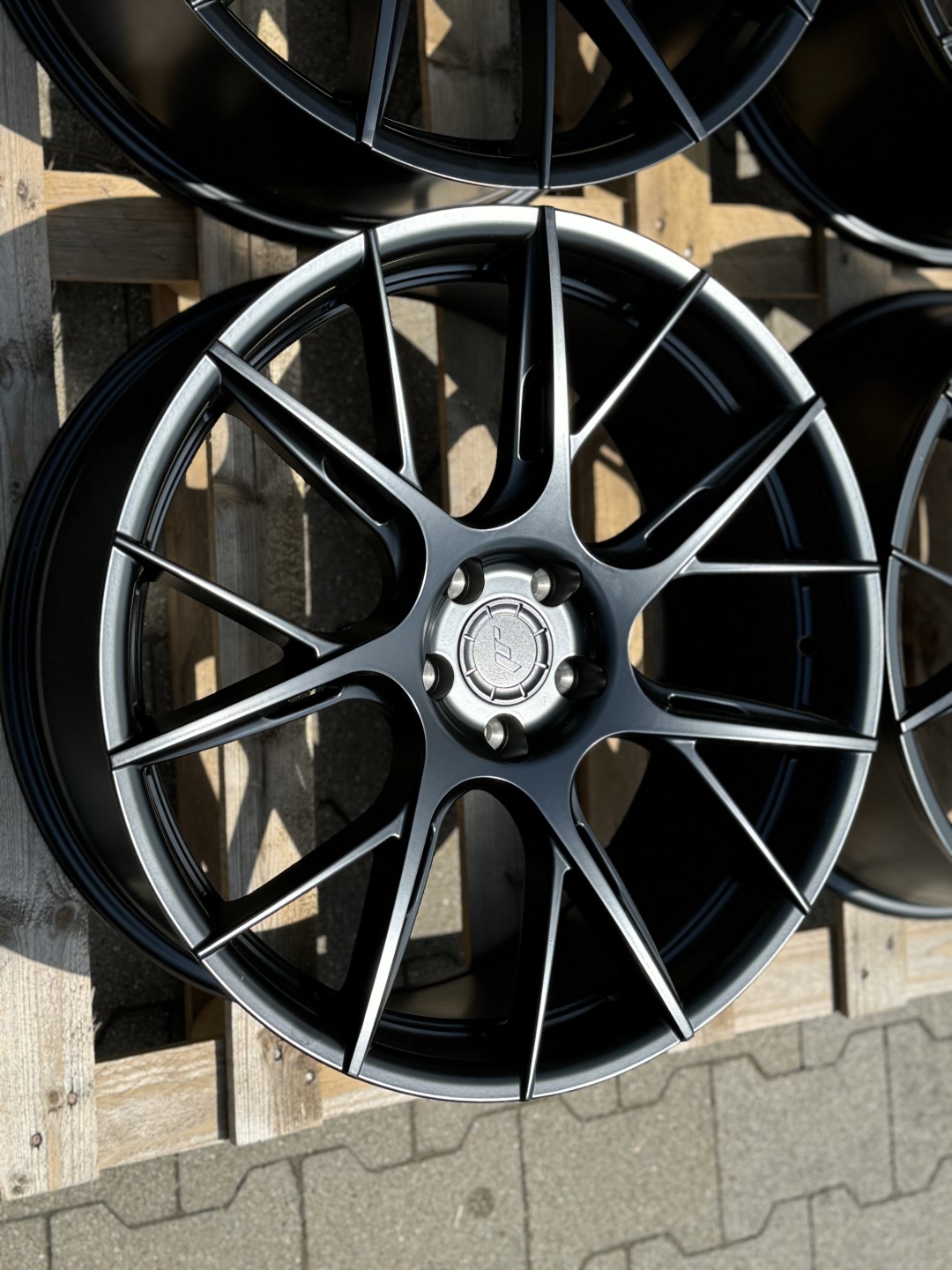 R20 5x108 (63,4) JAPAN RACING JR42 8.5J ET35 Matt Black