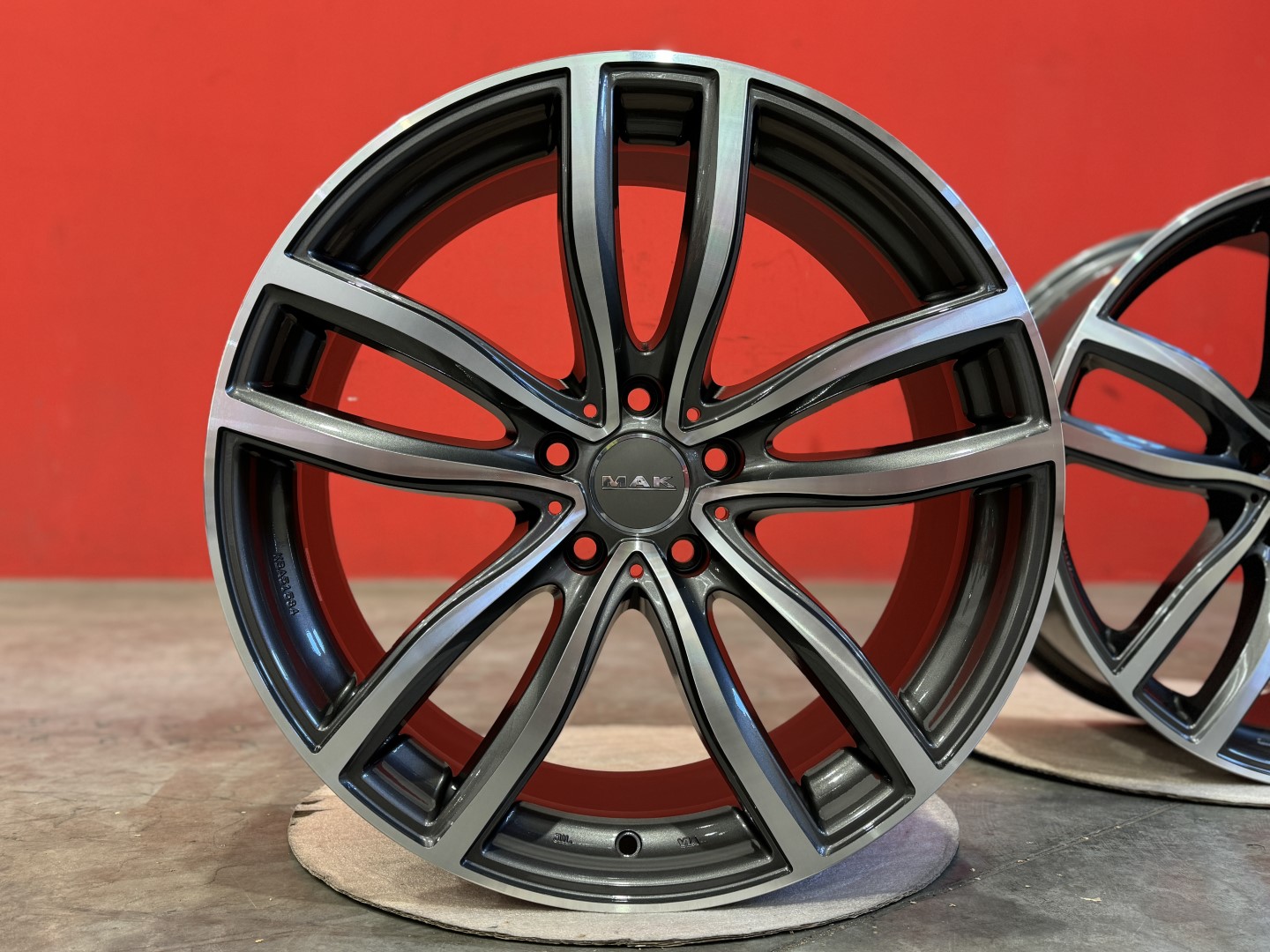 R19 5x120 (72,6) MAK FAHR GUN MET-MIRROR FACE 9.5J ET39 