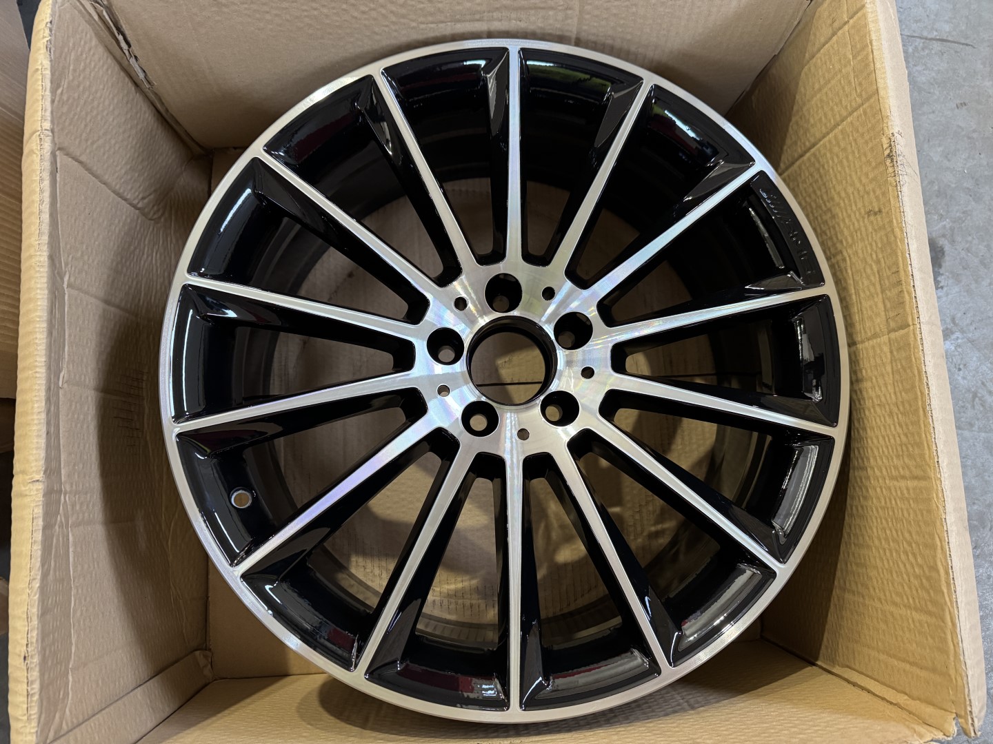 R20 Original Mercedes 8J ET43 - A213 401 2200 A2134012200 