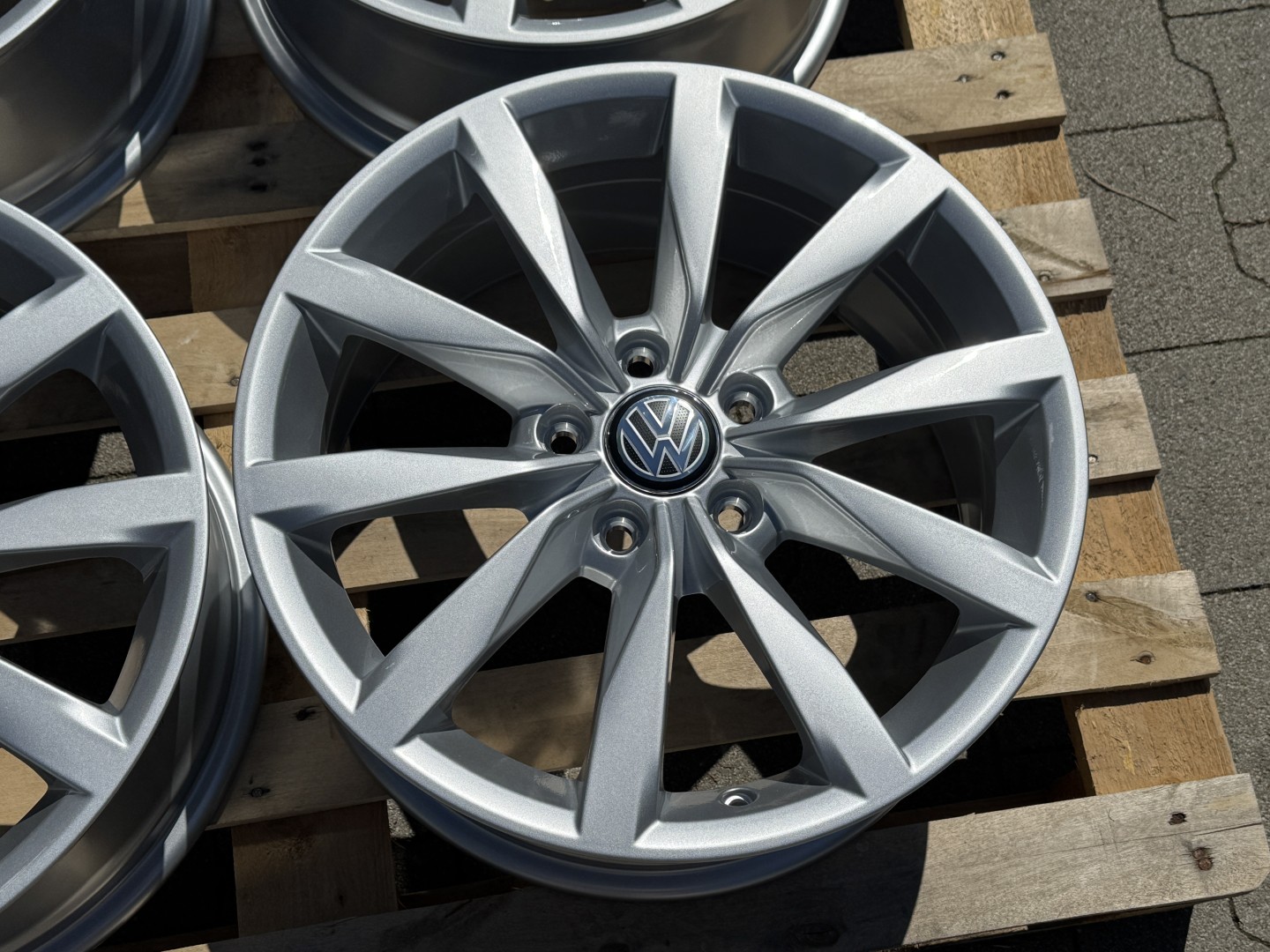 R17 5x112 Original Volkswagen Golf  T-Roc Touran Passat  7J ET49 OE  5G0601025BE