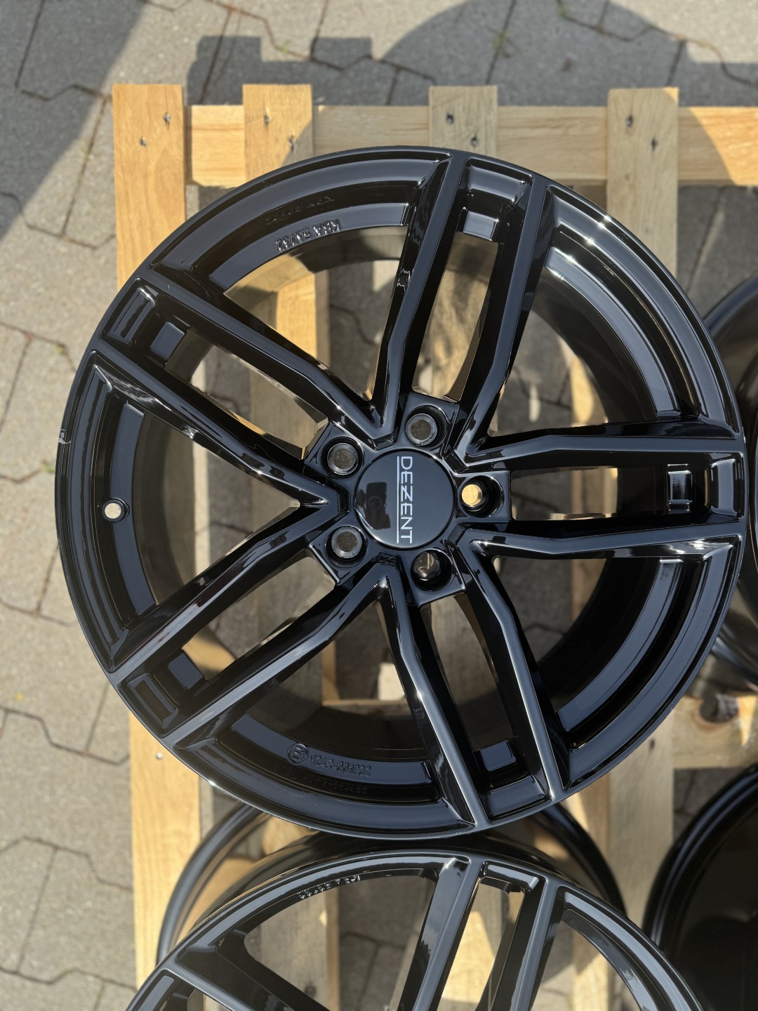 R18 5x112 (66,6) DEZENT TR BLACK 8J ET38