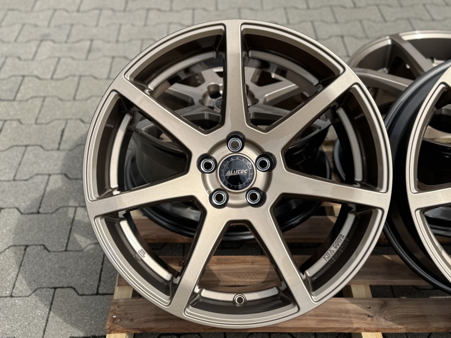 R20 5x112 (66,5) ALUTEC PEARL 9J ET25 Metallic-bronze