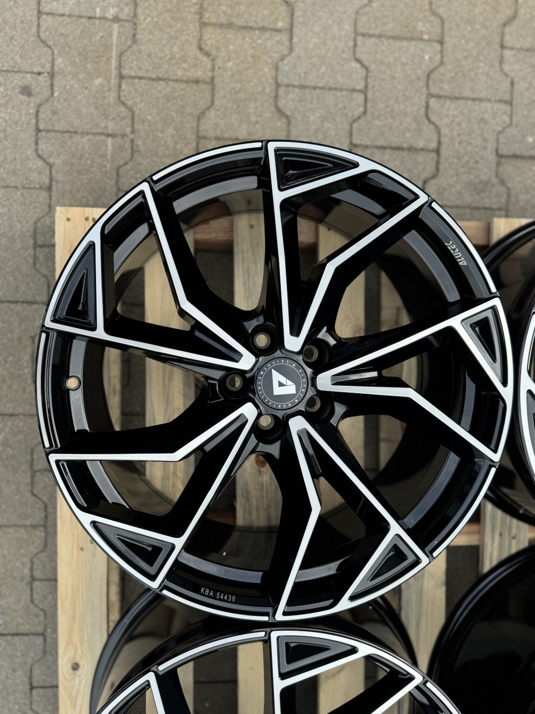 R20 5x108 (63,4) ALUTEC ADX.02 9J ET50 diamant-schwarz frontpoliert - FORD JAGUAR VOLVO