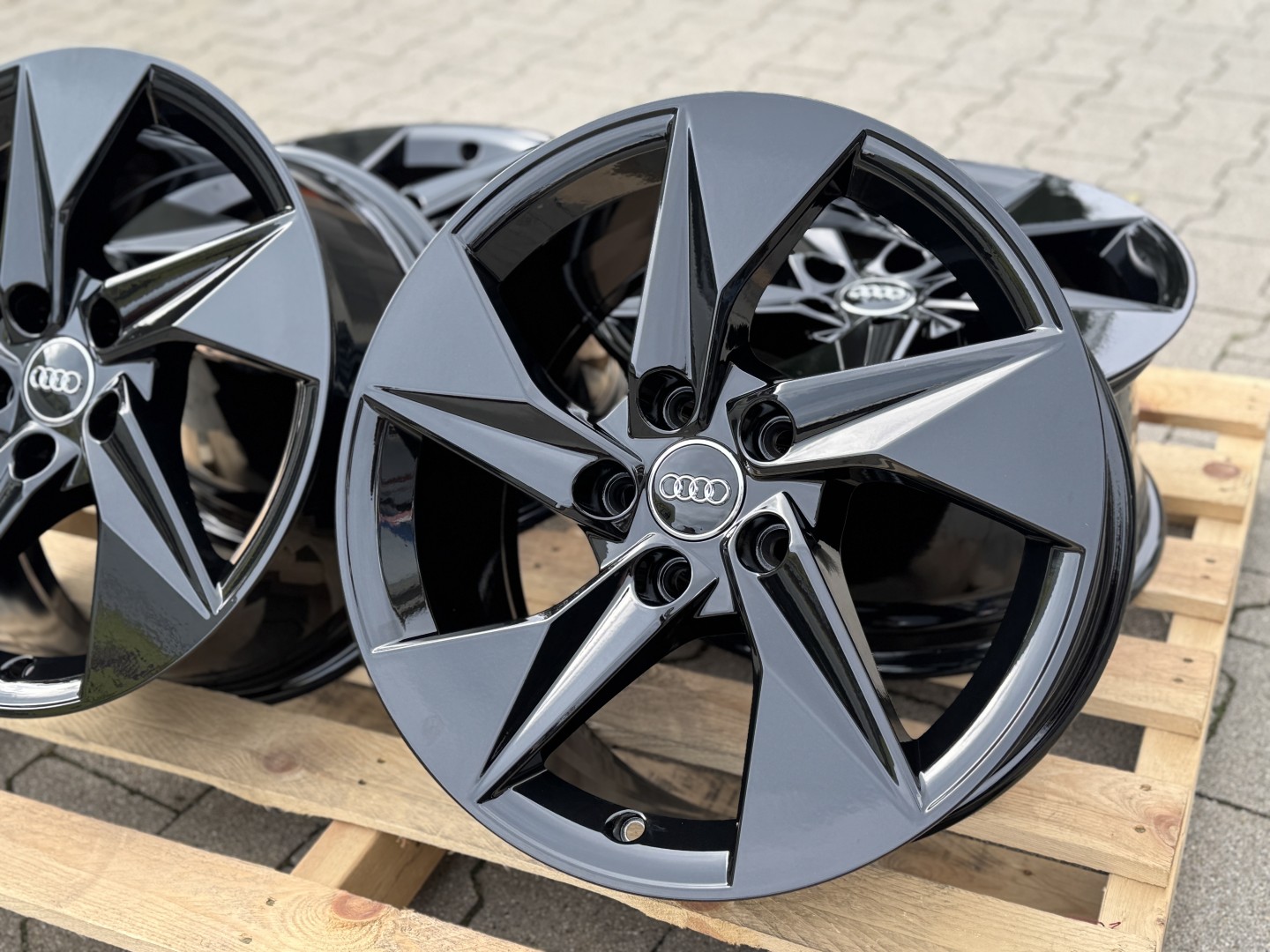 R17 5x112 Original Audi A3 8J ET46 OE 8Y0601025A BLACK GLOSSY 