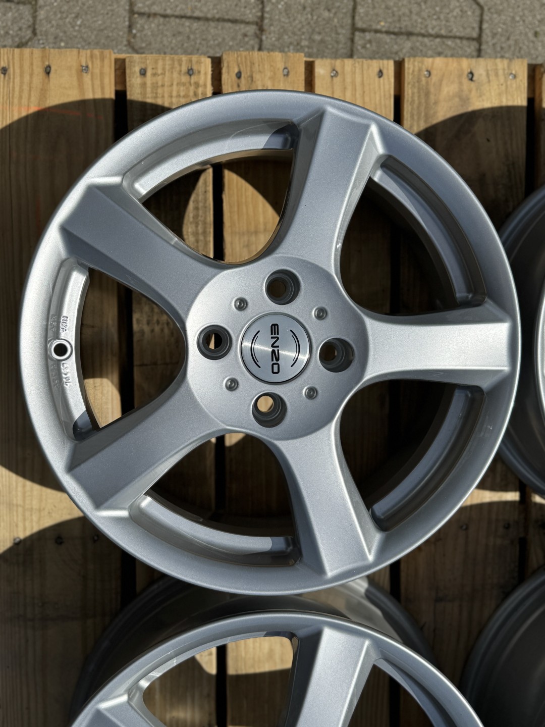 R16 4x108 (70,1) ENZO B 6.5J ET46 
