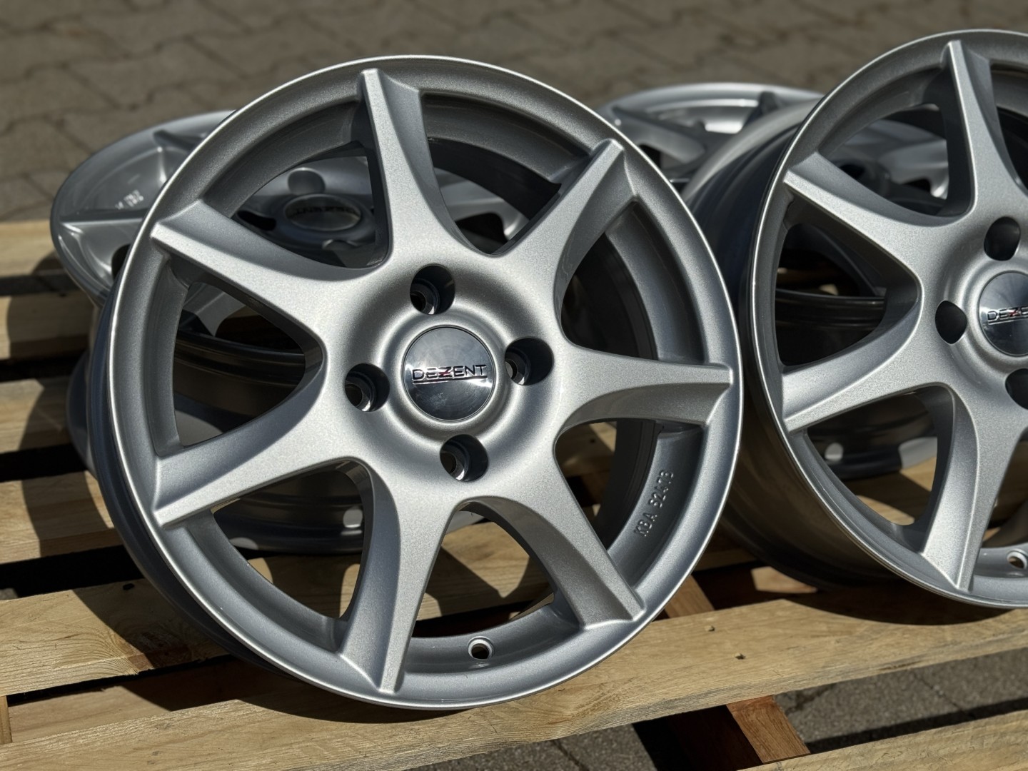 R15 4x108 (70,1) DEZENT TW silver 6J ET38 