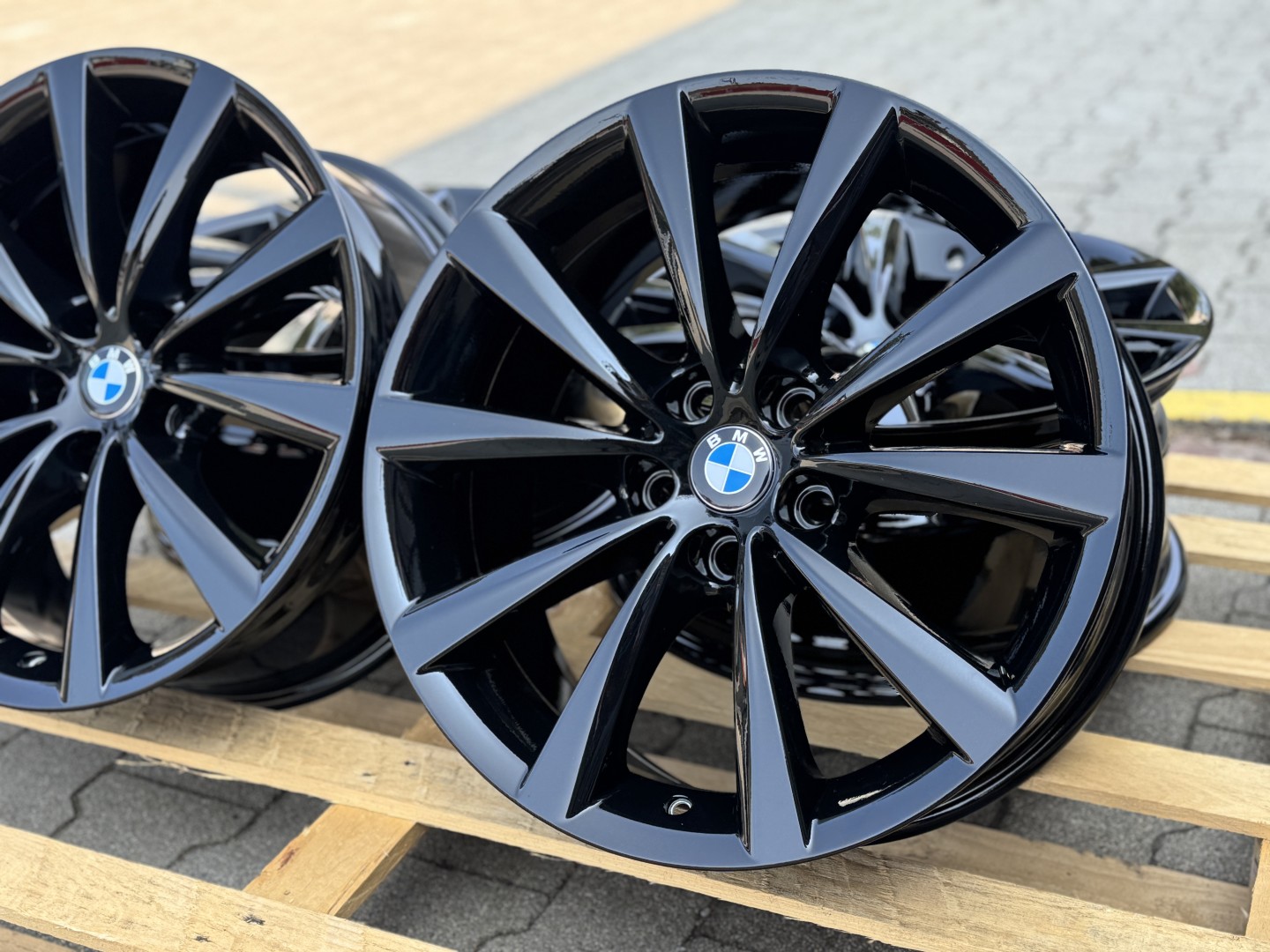 R18 5x112 Original BMW STYLING 642 - 8J ET30 - G11 G12 G30 G31  G32 - OE 6867338 Black Glossy 