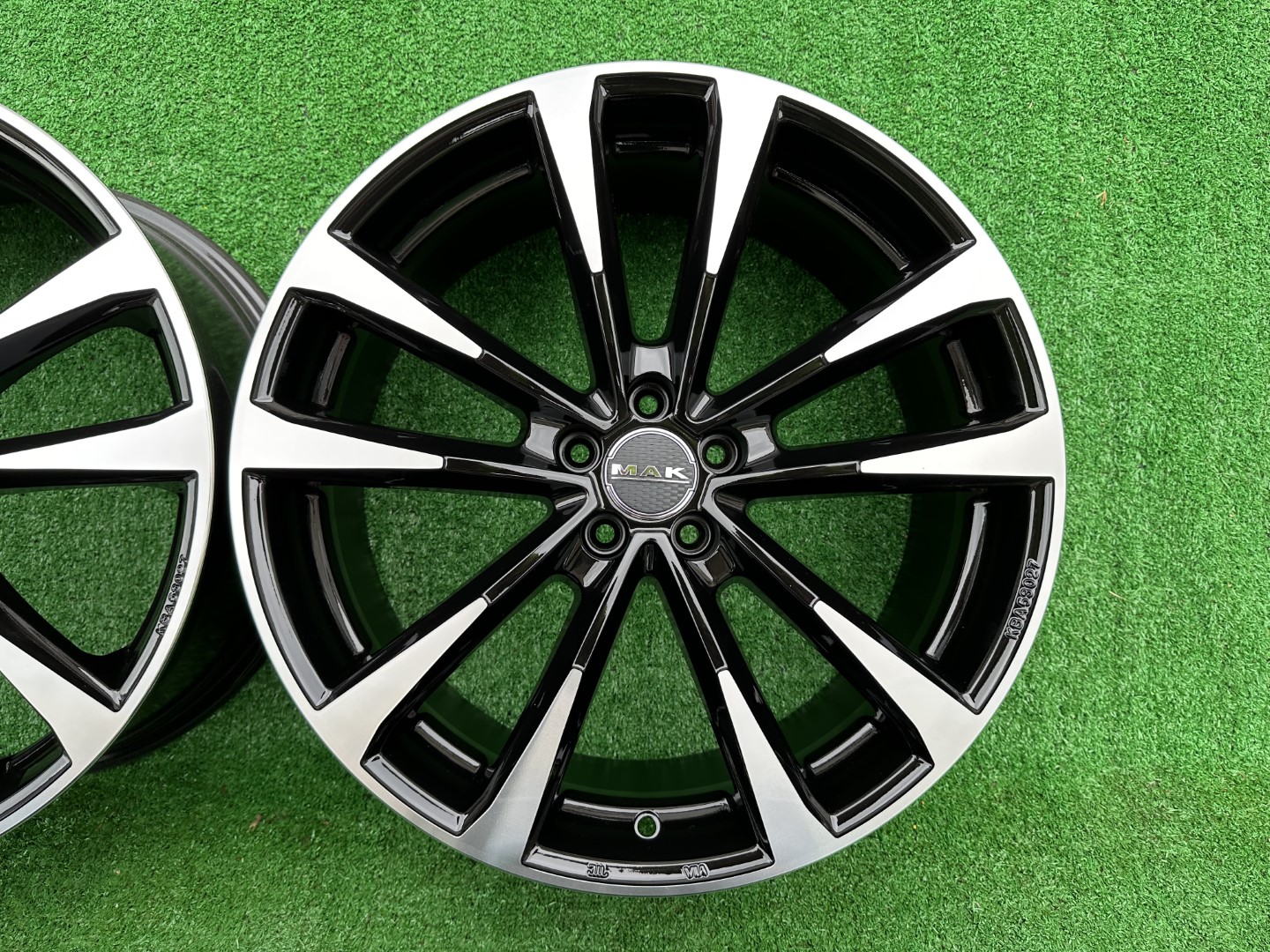 R18 5x100 (57,1) MAK MAIN BLACK MIRROR 7.5J ET49