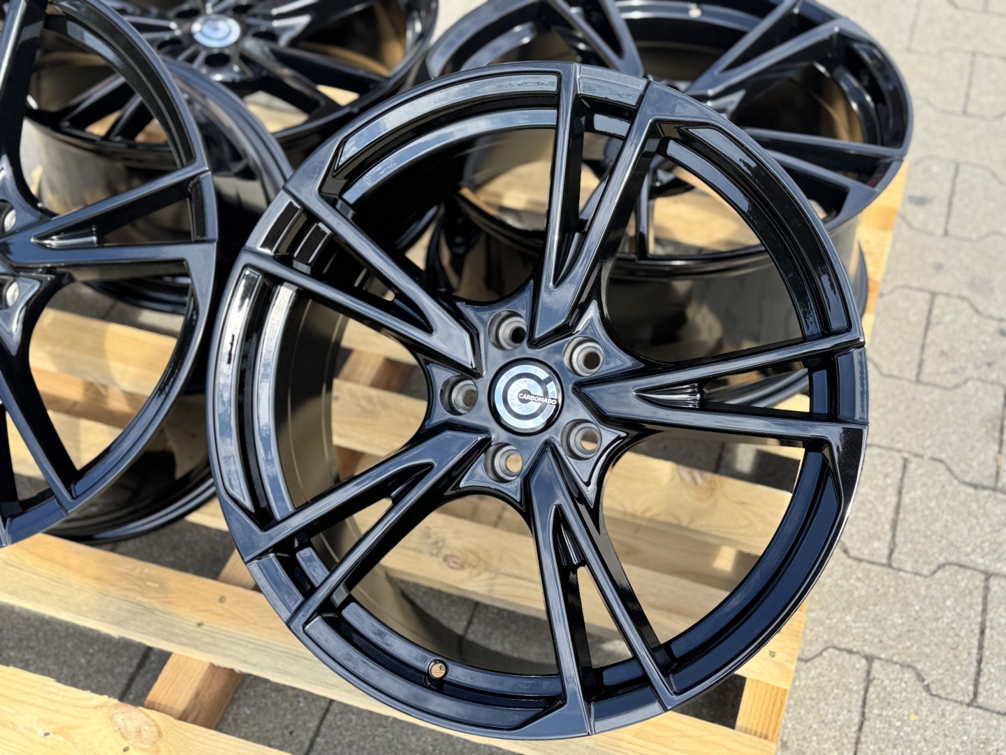 R19 5x112 (66,45) Carbonado Advanced BG 8.5J ET40