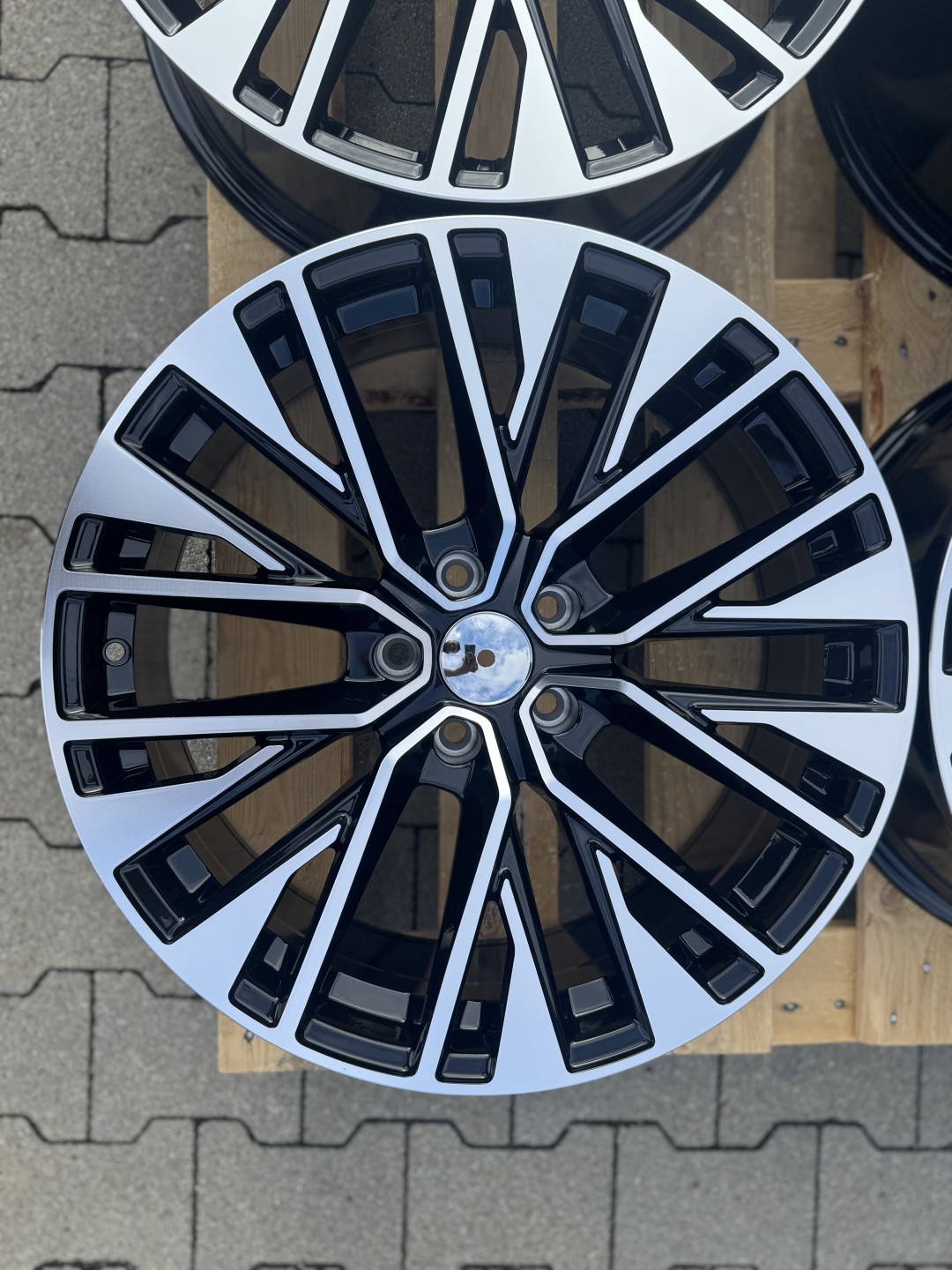 R18 5x112 (66,45) Carbonado LOOP BFP 8J ET30 