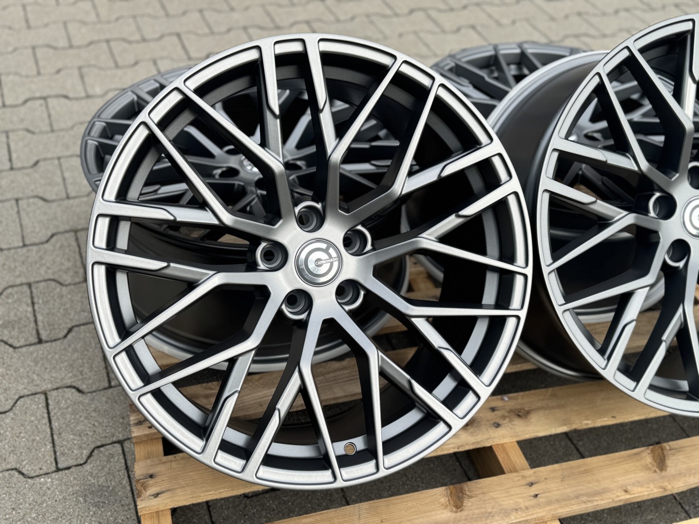 R20 5x112 (66,45) Carbonado Wealthy SG 9J ET30
