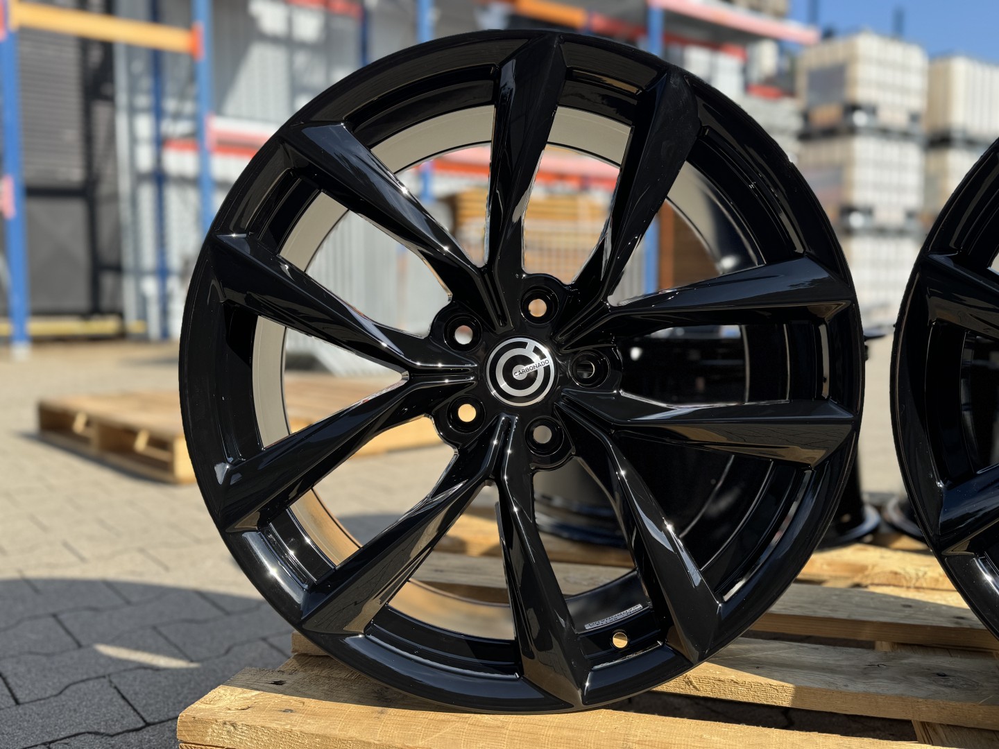 R18 5x114,3 (64,1) Carbonado Electric BG 8.5J ET40