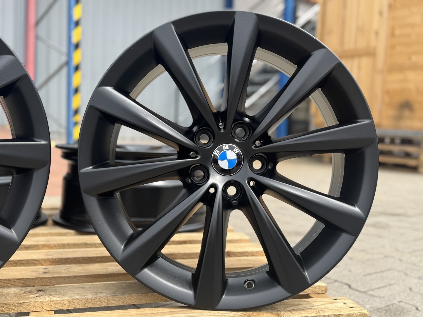R18 5x112 Original BMW STYLING 642 - 8J ET30 OE 6867338 Black Matte 