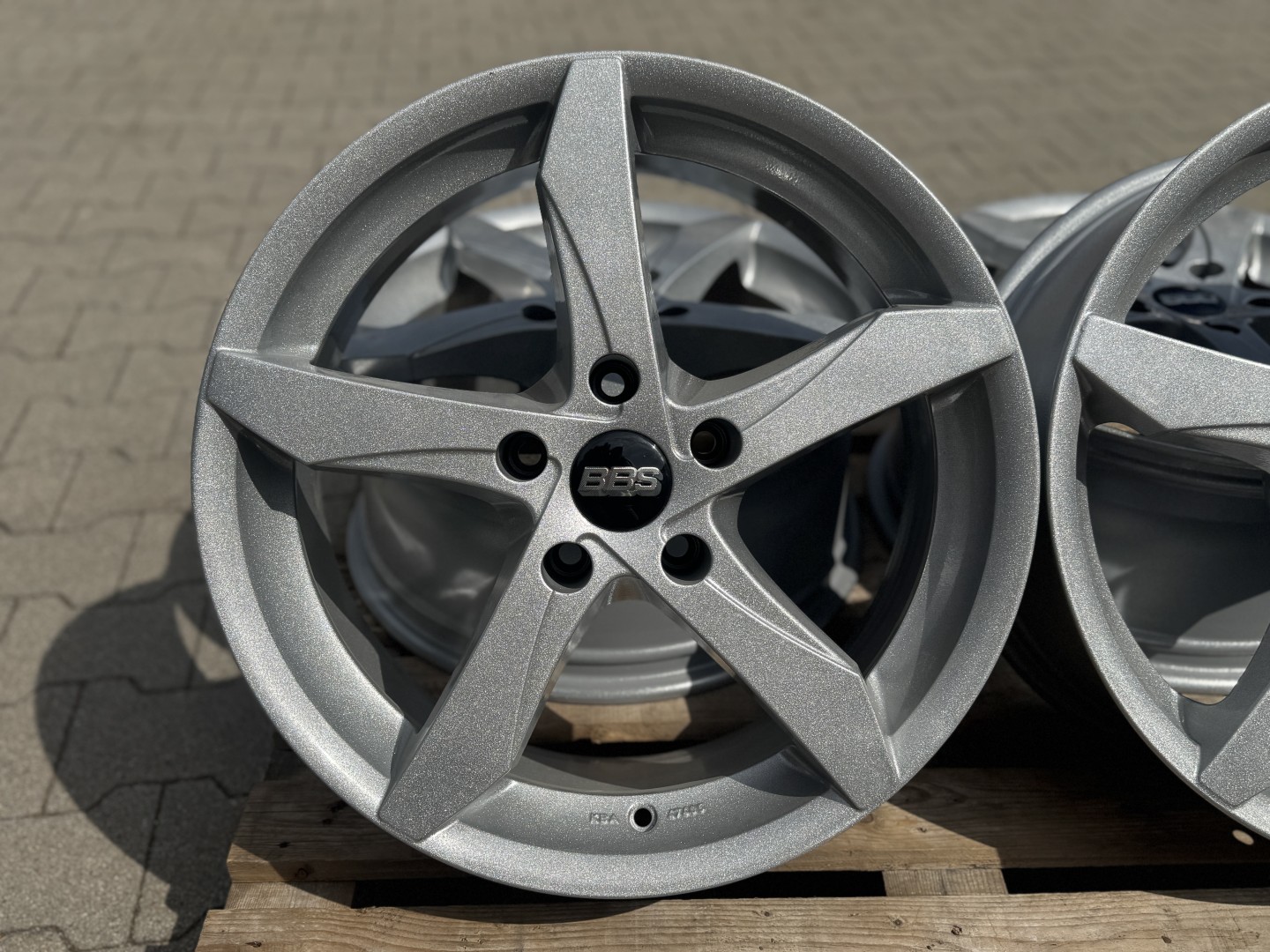 R18 5x120 (72,6) AEZ Silver 8J ET35 