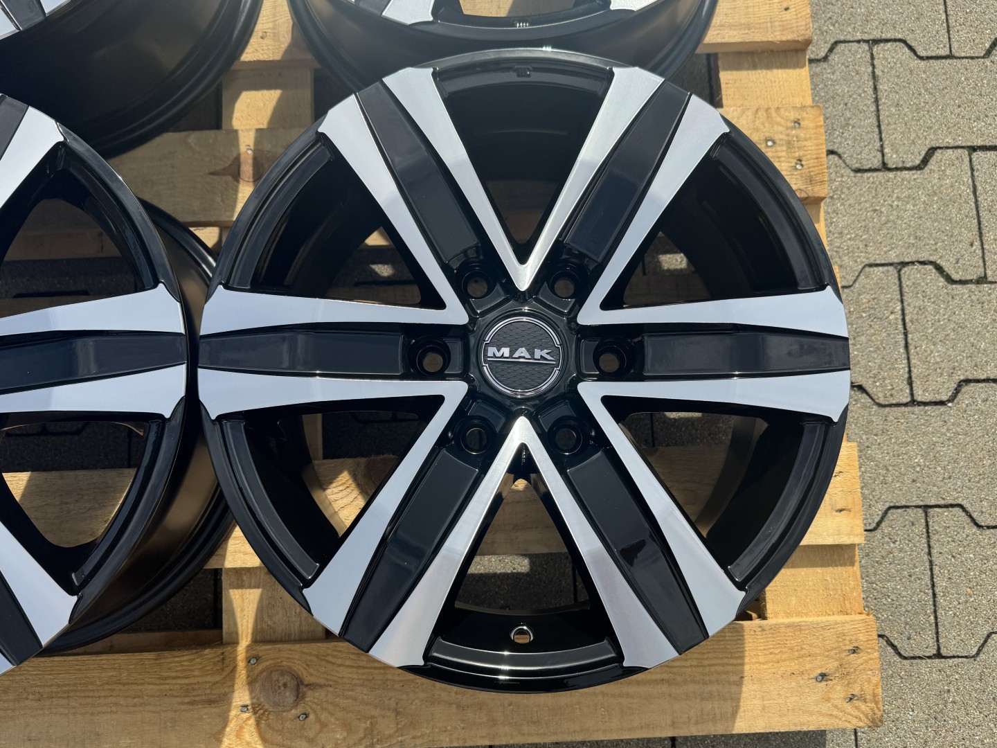 R17 6x139,7 (93,1) MAK STONE6 W BLACK MIRROR 7.5J ET55 