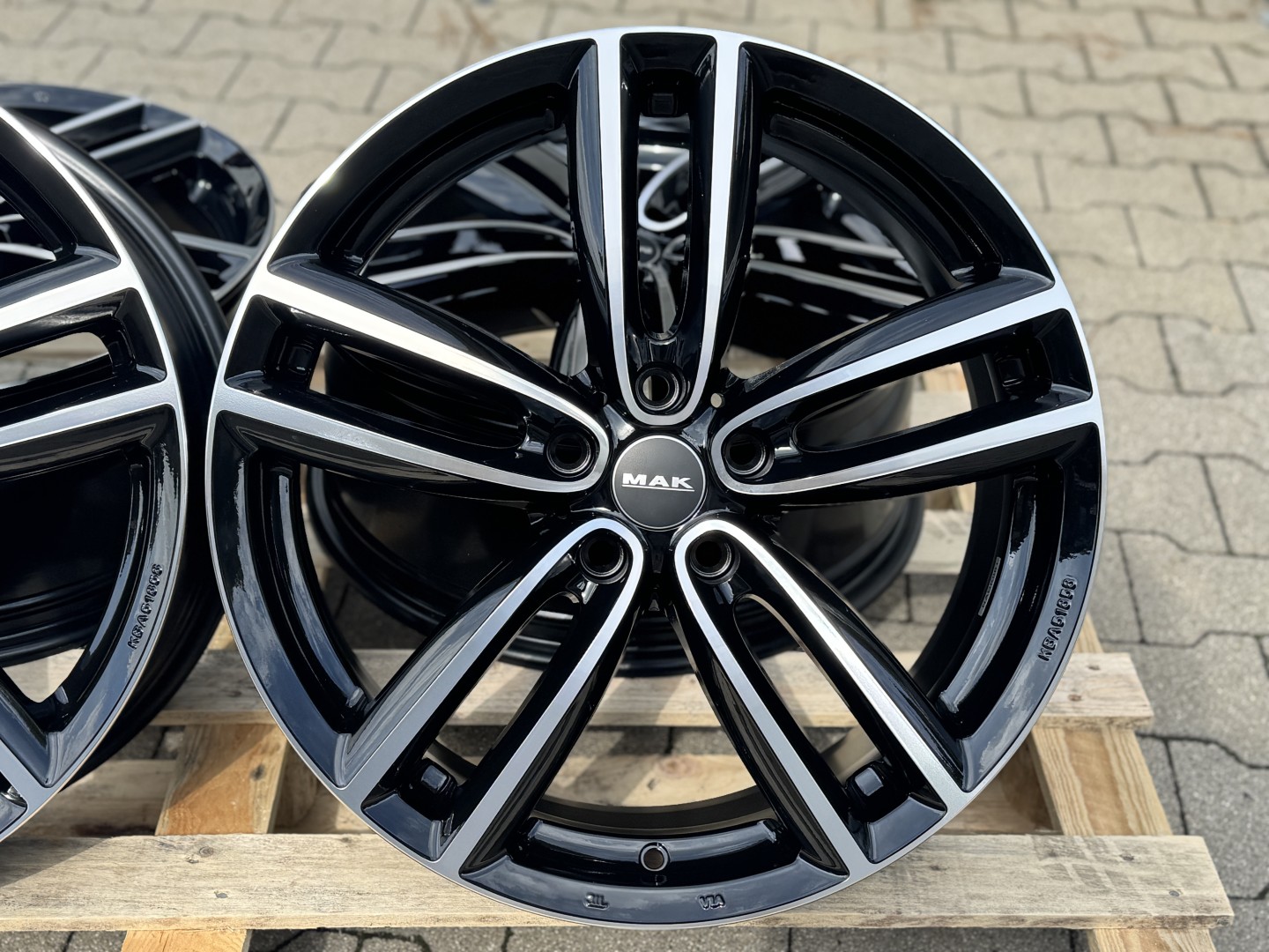 R19 5x112 (66,6) MAK OXFORD 8J ET55 BLACK MIRROR