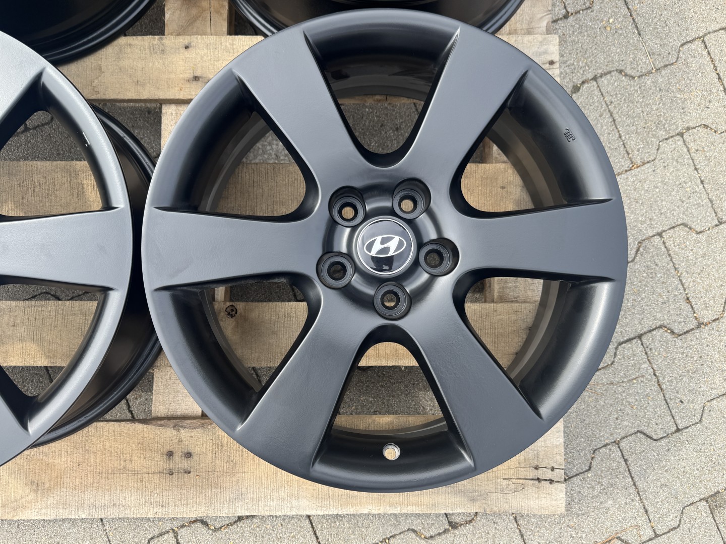 R18 5x114,3  Original Hyundai Santa Fe 7J  ET41 Black Matte OE 52910-2B180