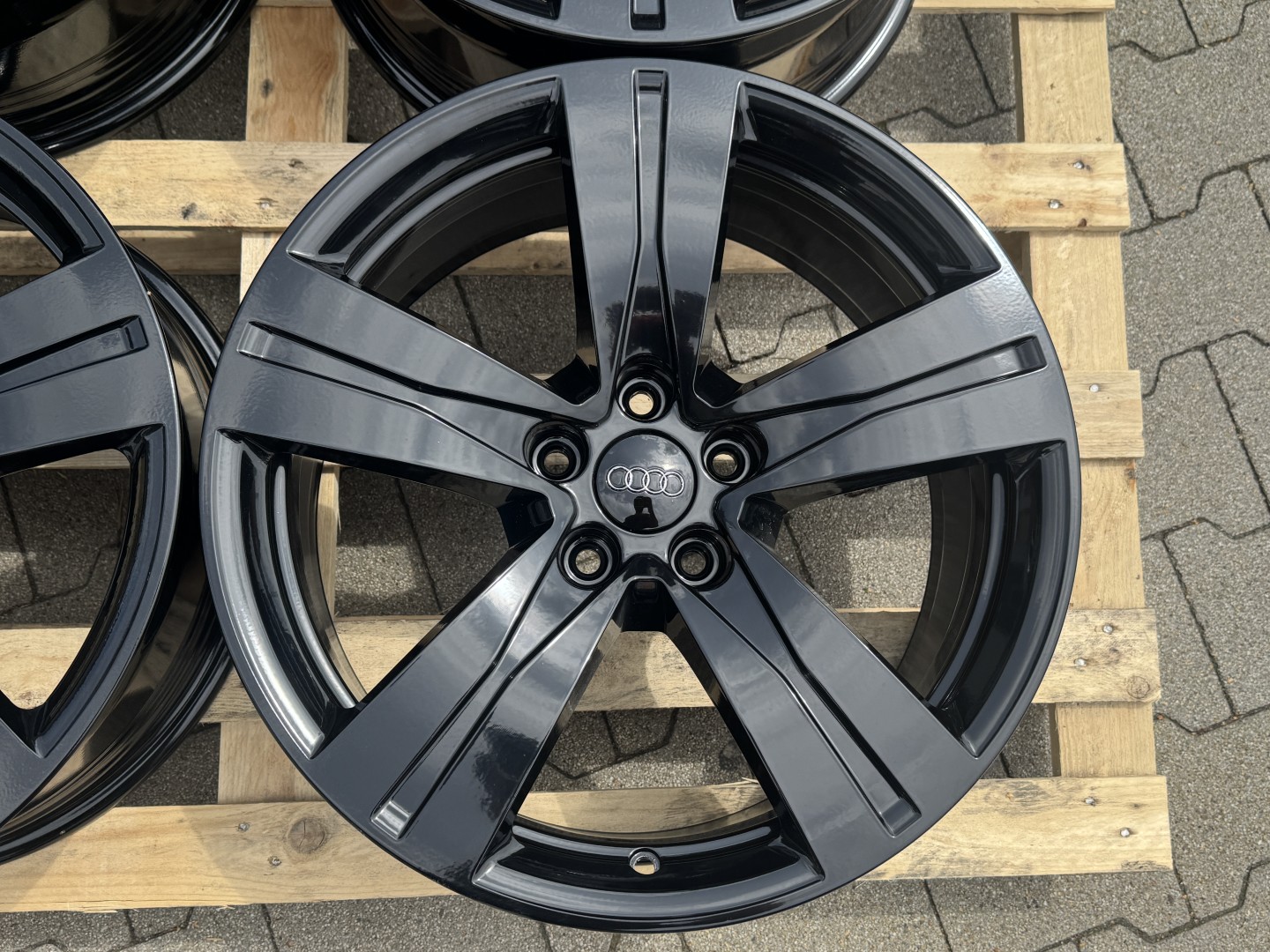 R18 5x112 Original Audi Q7 8J ET25 Black Glossy - OE 4M0601025A