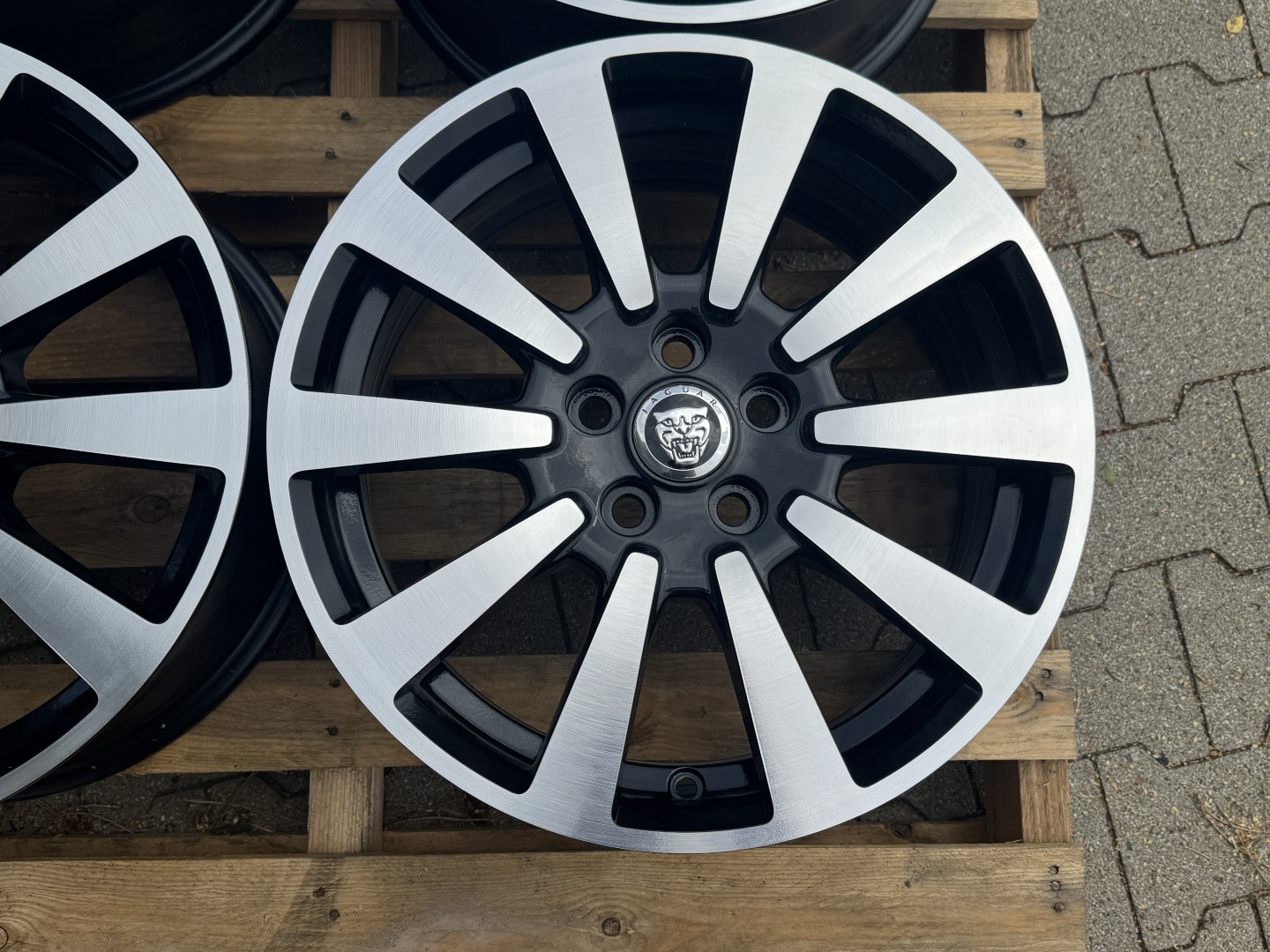 R17 5x108 Original Jaguar XE X760 BICOLOR CUSTOM 7J ET48.5 OE GX73-1007-RB