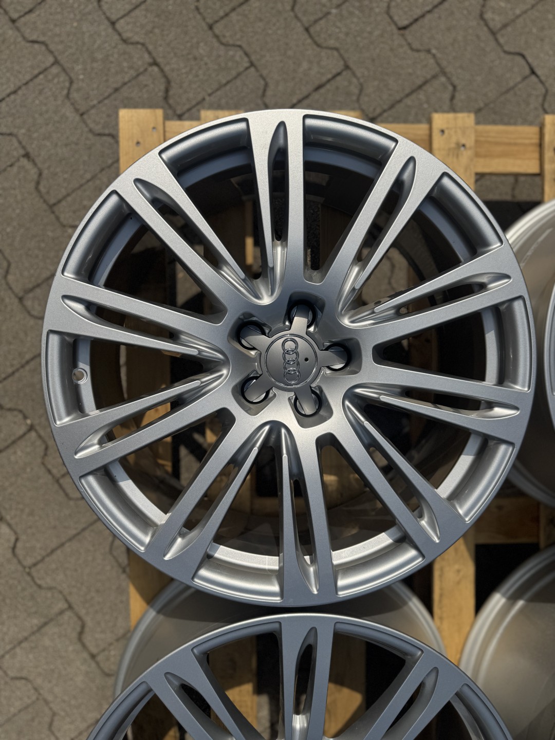 R20 5x112 Original Audi A8 S8 4H D4 9J ET37 OE 4H0601025AG NEW DEMO  
