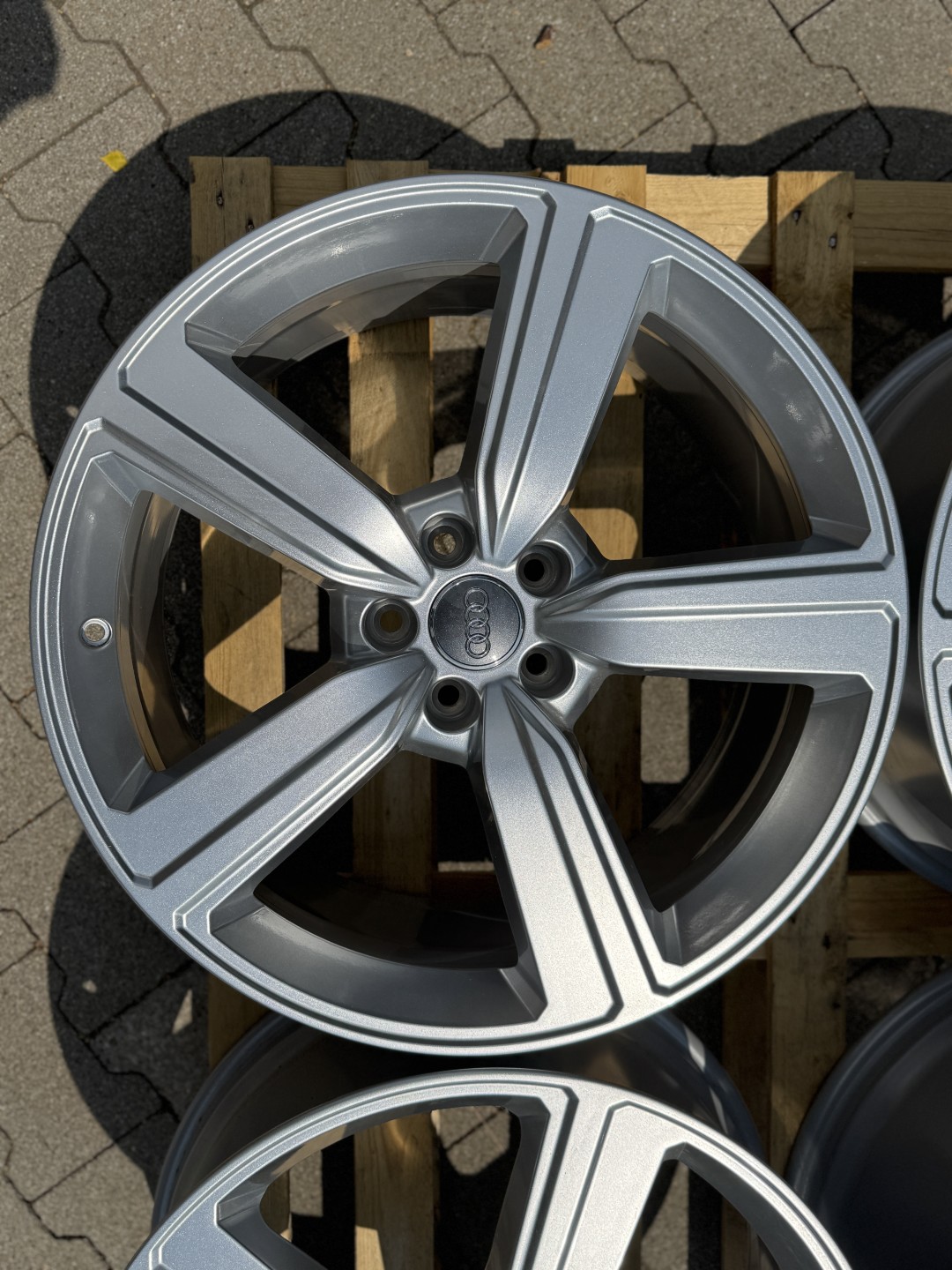 R20 5x112 Original Audi E-TRON  9J ET38 OE 4KE601025S NEW DEMO 