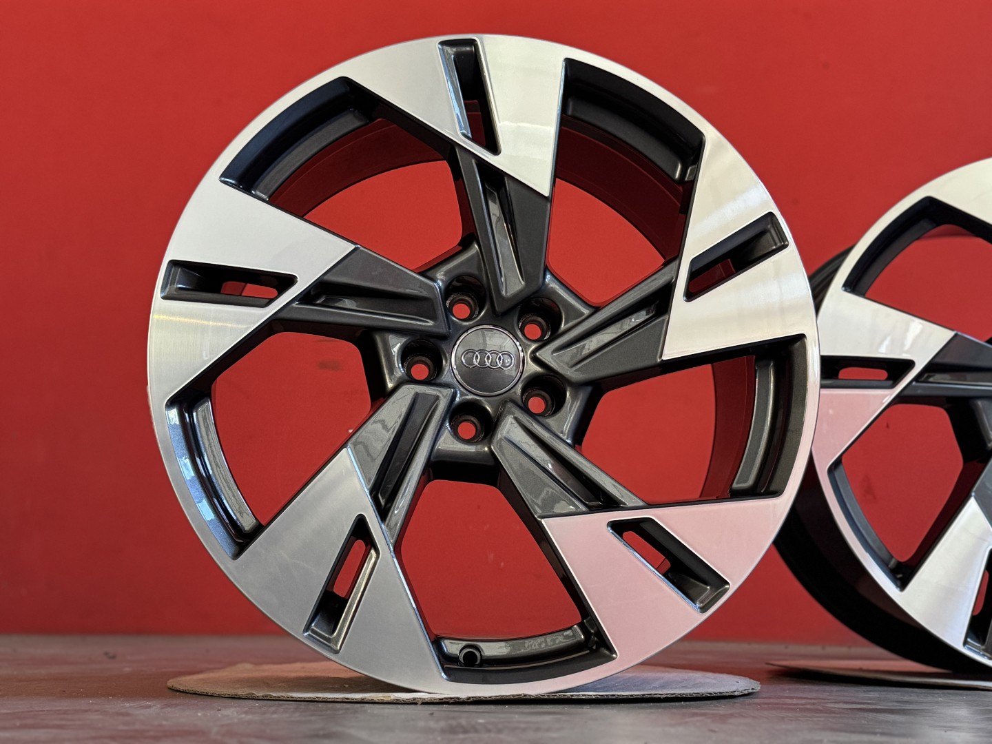 R20 5x112 Original Audi E-TRON 9J ET38 OE 4KE601025T NEW DEMO