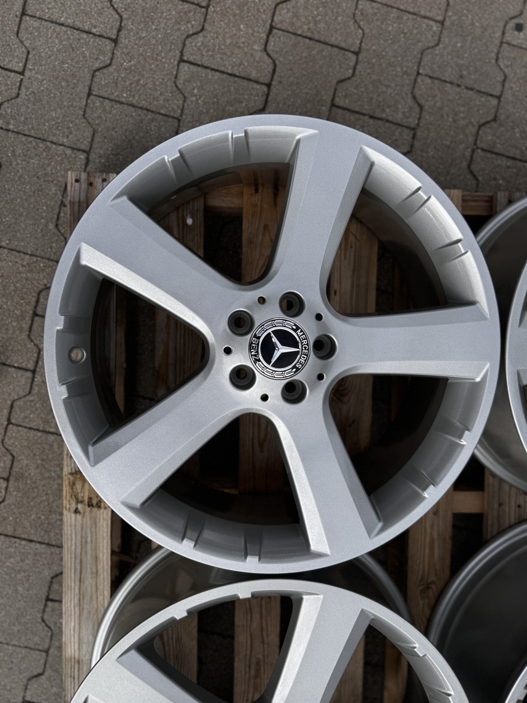 R20 5x112 Original Mercedes GL ML 8.5J ET56  OE A1644011102 