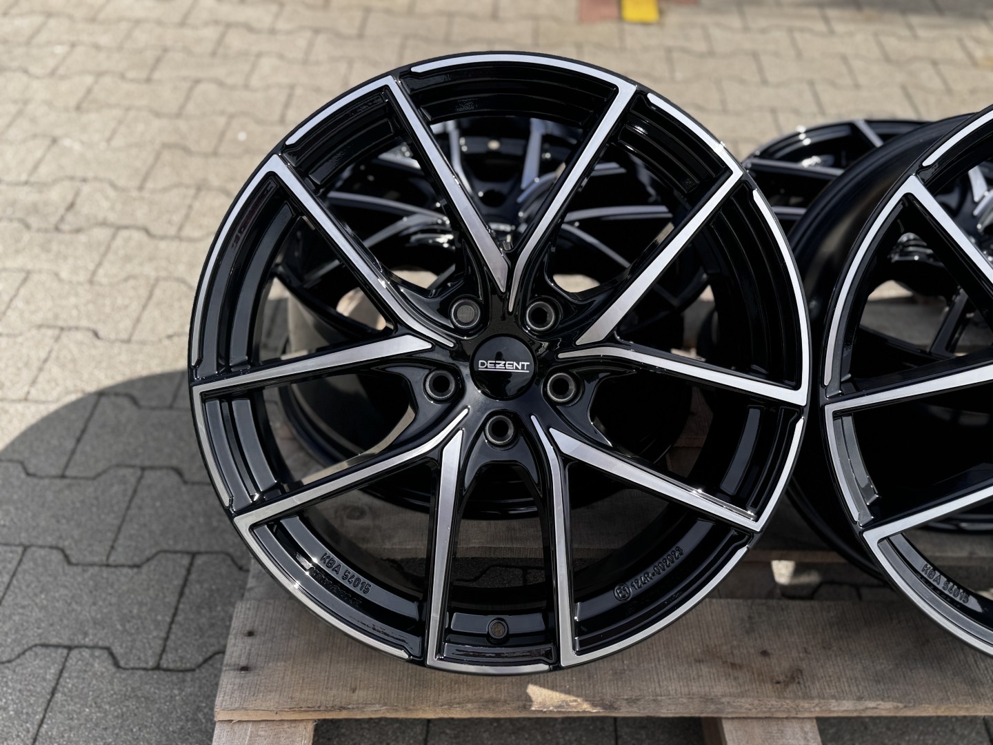 R19 5x112 (66,6) DEZENT TO DARK BLACK POLISHED 8J ET54