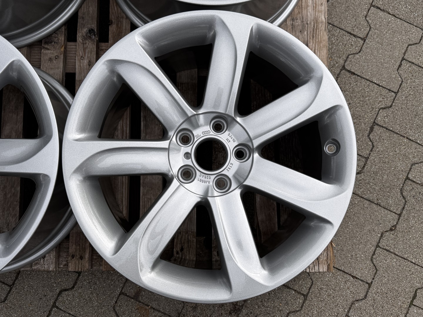 R18 5x112 (57,1) Original Audi TT  9J ET52 OEM 8J0601025AC