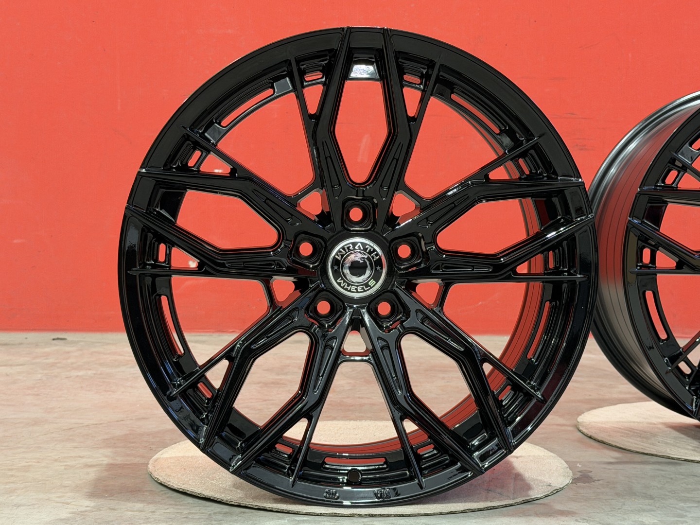 R19 5x120 (74,1) WRATH WF-15 BLK 9.5J ET38 
