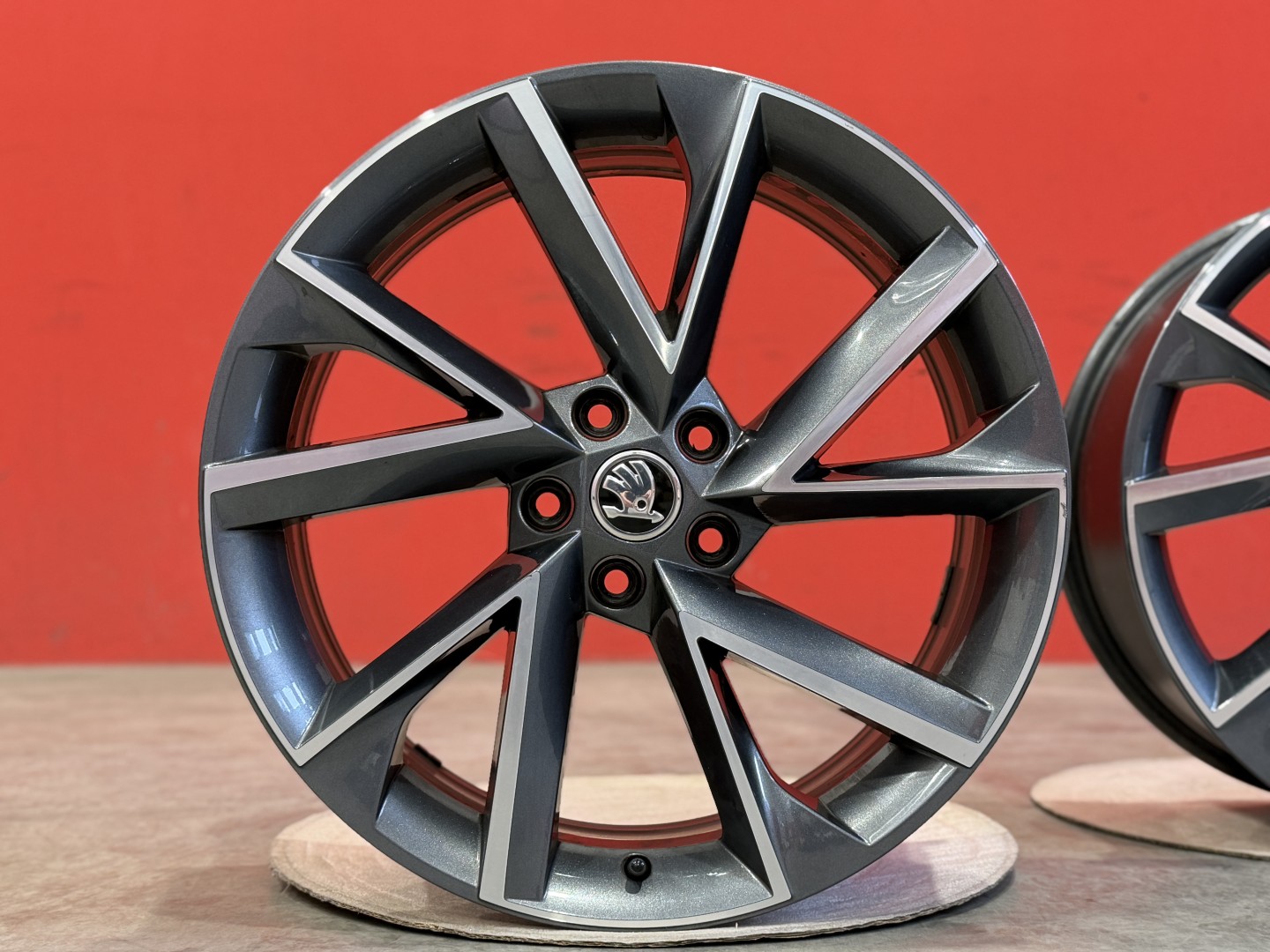 R19 5x112 Original Skoda SuperB III 3 - VEGA  8J ET44 OE  3V0601025AP