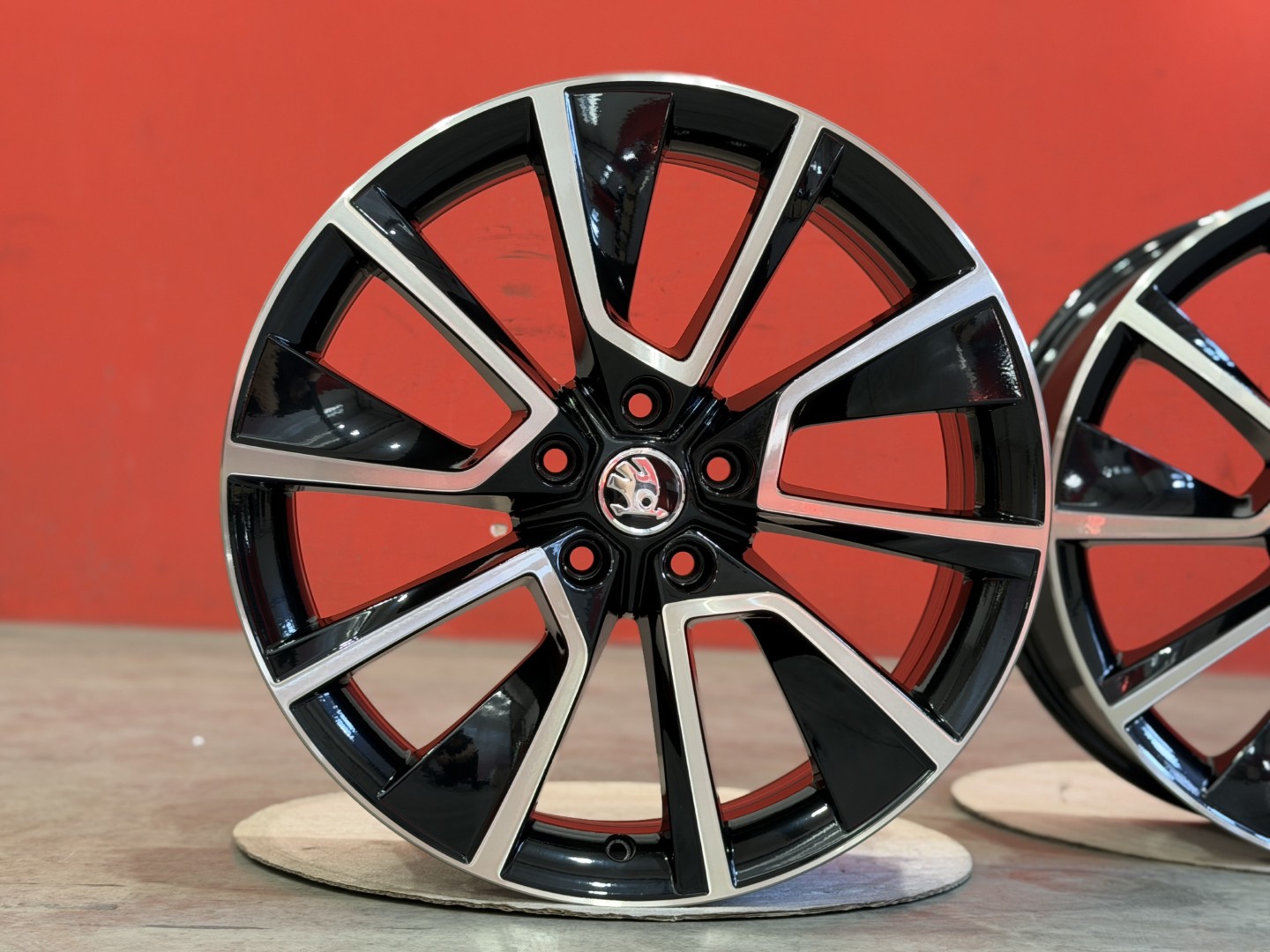 R19 5x112 Original Skoda Kodiaq  BRAGA 7J ET43 OE 565601025AC 