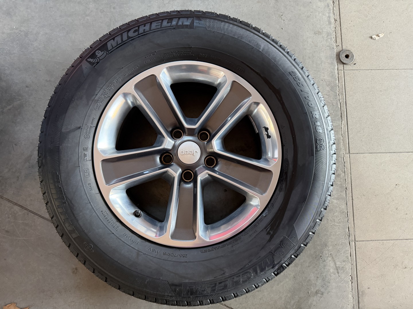 R18 5x127 Original Jeep Mopar 6BZ41TRMAA 7.5J ET44,45 + R18 255/70 Michelin Latitude Tour HP 116V XL 7MM DOT0625