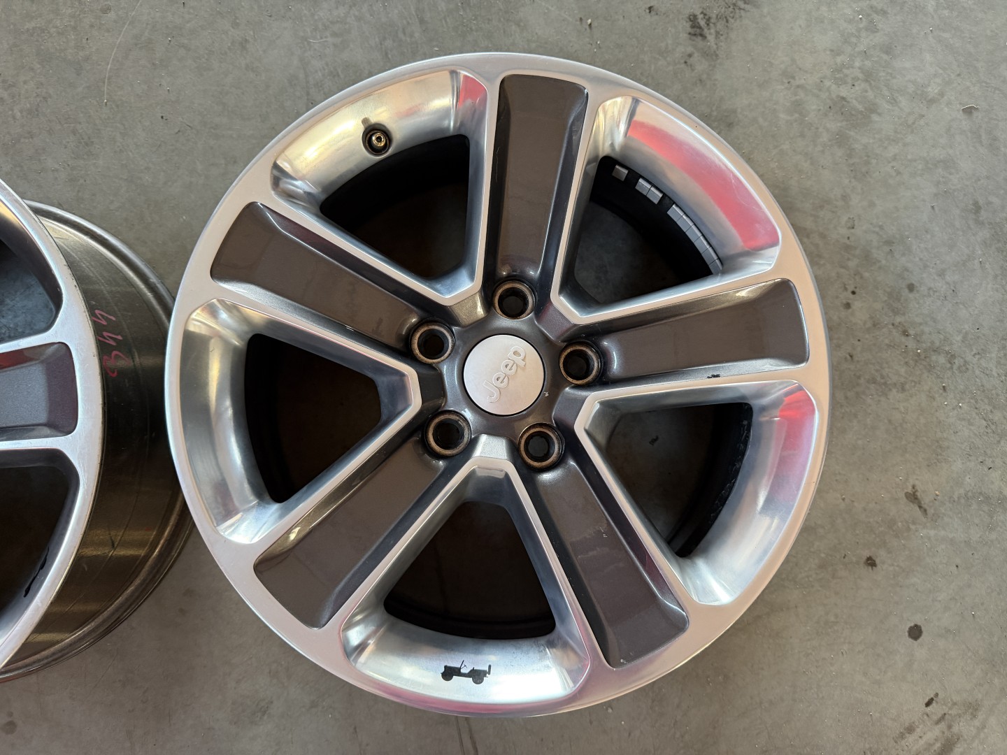 R18 Original Jeep Mopar 6BZ41TRMAA 7.5J ET44,45 