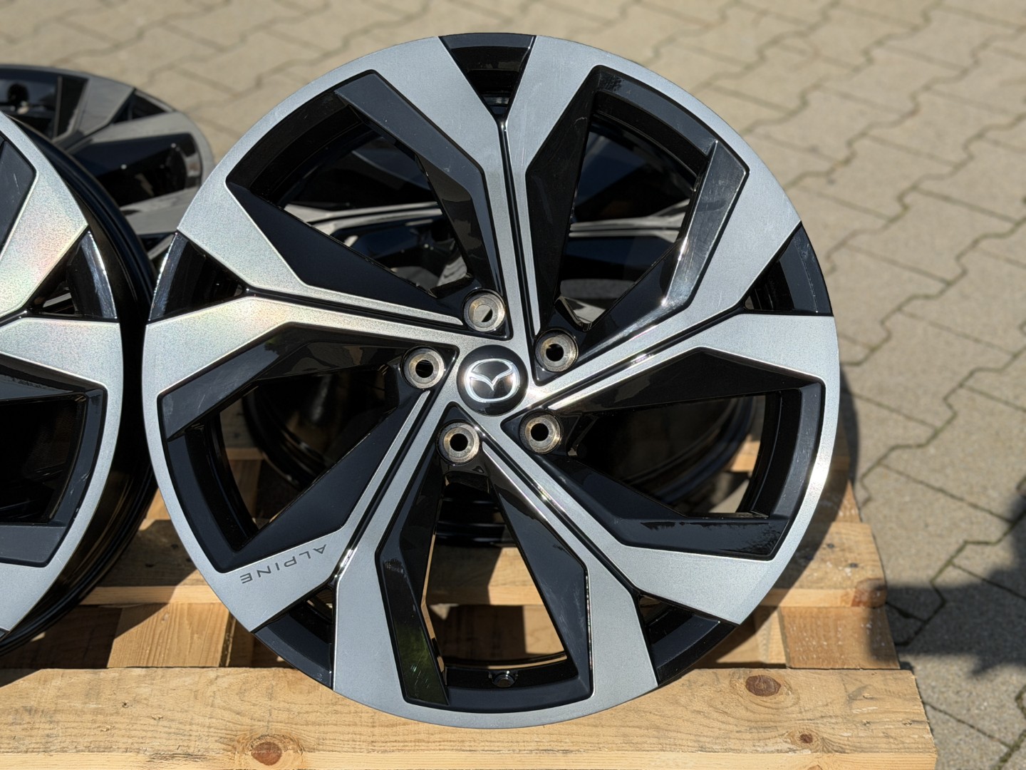R20 5x114,3 (67,1) OE Reanult for MAZDA 6 CX5 CX50 CX60 CX80  8J ET40 - OE 403001493R  