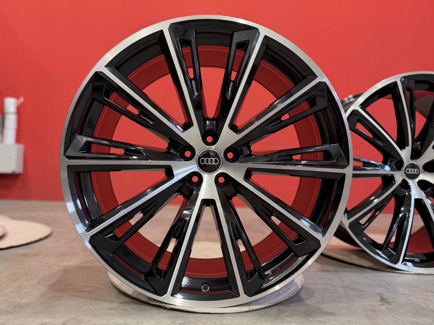 R23 5x112 Original audi Q8 SQ8 10J ET15 OE 4M8601025R Custom Black Mirror 
