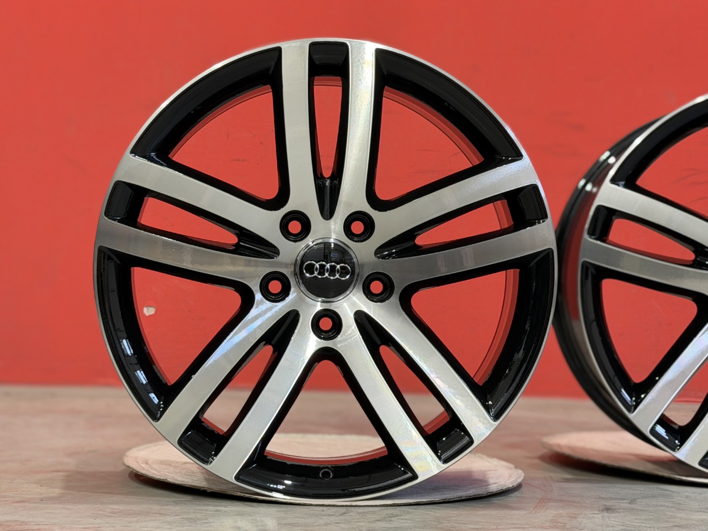 R20 5x130 Original Audi Q7 4L  9J ET60 OE 4L0601025H -  Custom Black Mirror 